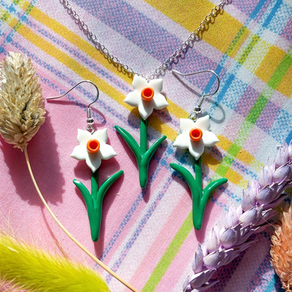 White Daffodil Necklace